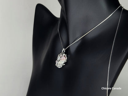 Pendentif en tourmaline rose brute raffiné fait à la main avec chaîne réglable