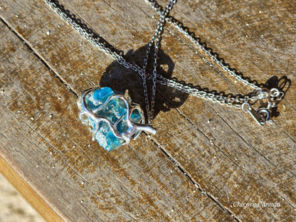 Pendentif en apatite bleue avec collier ajustable : croissance personnelle et expression de soi