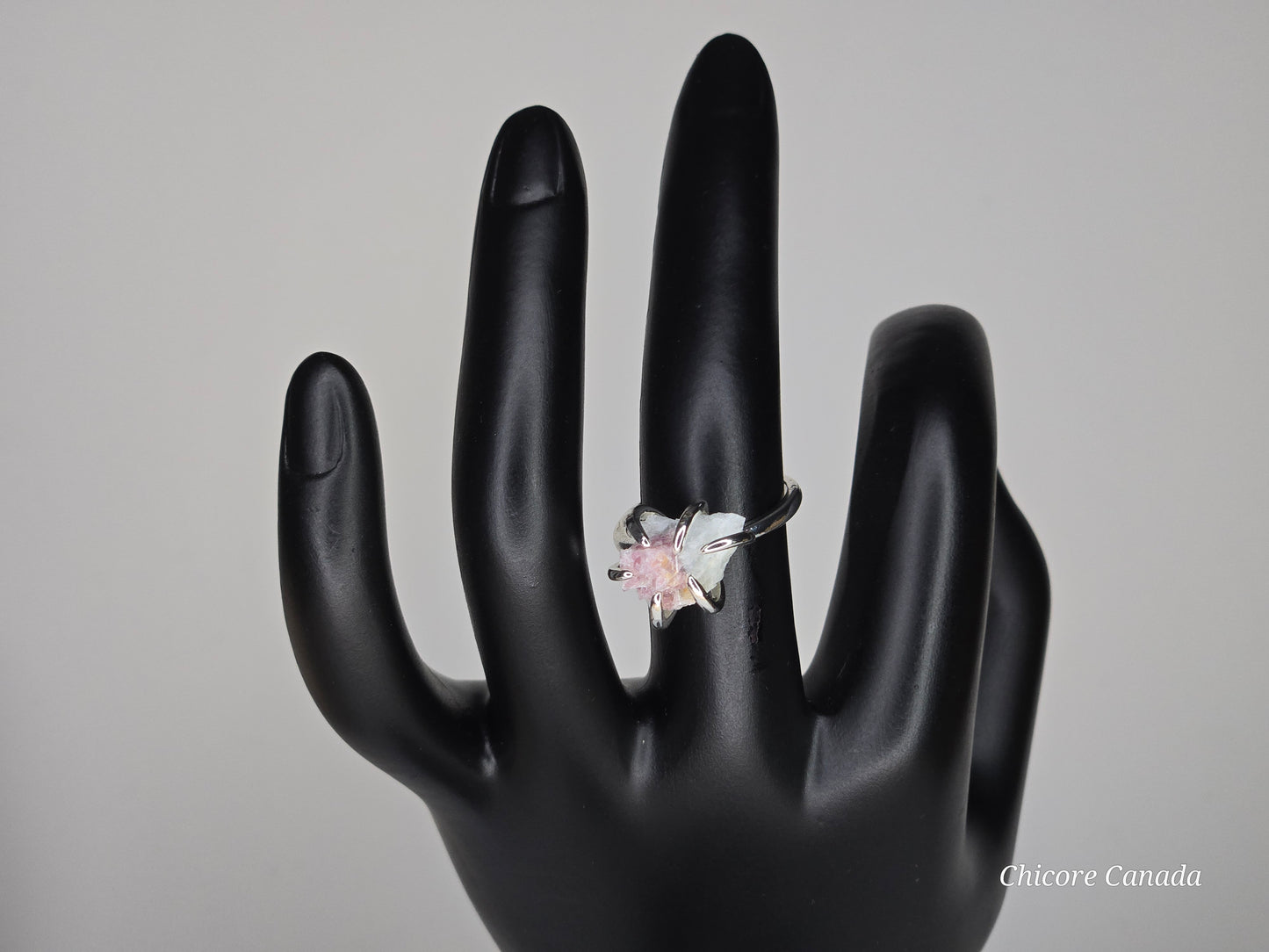 Bague ajustable exquise faite à la main avec tourmaline rose brute