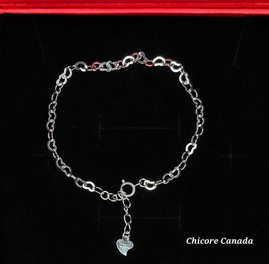 Elegant Heart Link Bracelet – A Timeless Symbol of Love
