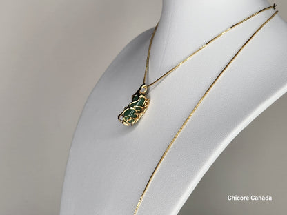 Pendentif en jade naturel fait main élégant avec collier réglable – Sophistication intemporelle