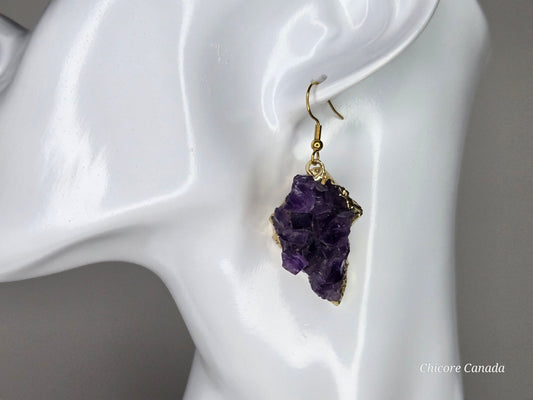 Boucles d'oreilles tendance en grappe d'améthyste d'Asimetrik - Un accessoire frappant et élégant