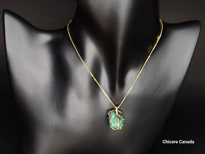 Un élégant collier pendentif en malachite verte brute avec chaîne réglable - Adoptez la transformation et l'équilibre