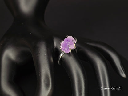 Beauté artisanale en améthyste : bague artisanale élégante et ajustable
