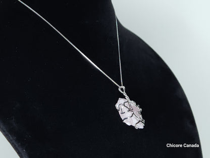 Collier pendentif en argent sterling 925 fait à la main mettant en vedette Cupidon sur une pierre d'améthyste brute avec collier réglable