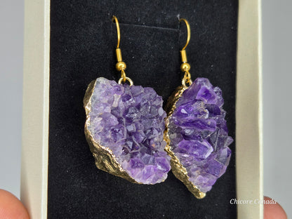 Boucles d'oreilles tendance en grappe d'améthyste d'Asimetrik - Un accessoire frappant et élégant
