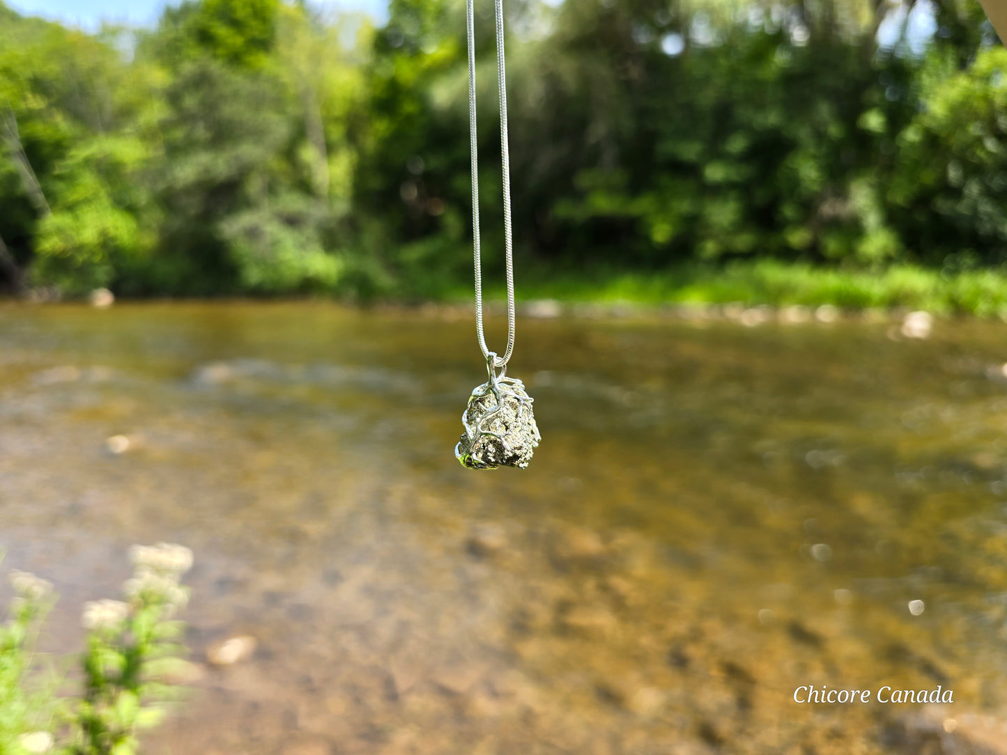 Collier pendentif en pyrite exquis fait à la main - Une élégance luxueuse dans chaque détail