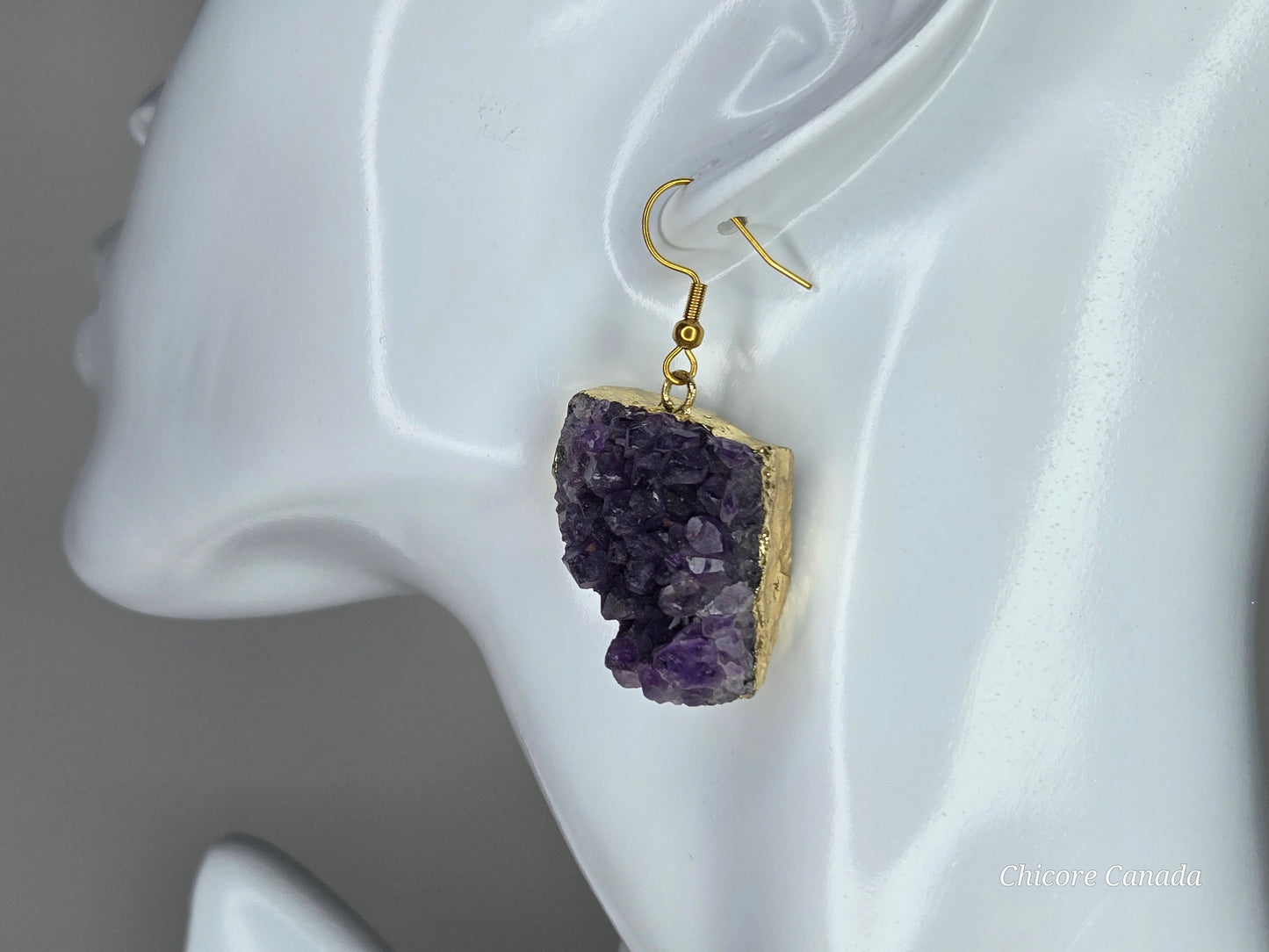 Boucles d'oreilles tendance en grappe d'améthyste d'Asimetrik - Un accessoire frappant et élégant