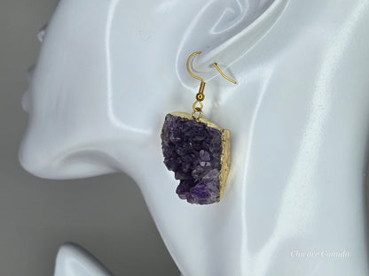 Boucles d'oreilles tendance en grappe d'améthyste d'Asimetrik - Un accessoire frappant et élégant