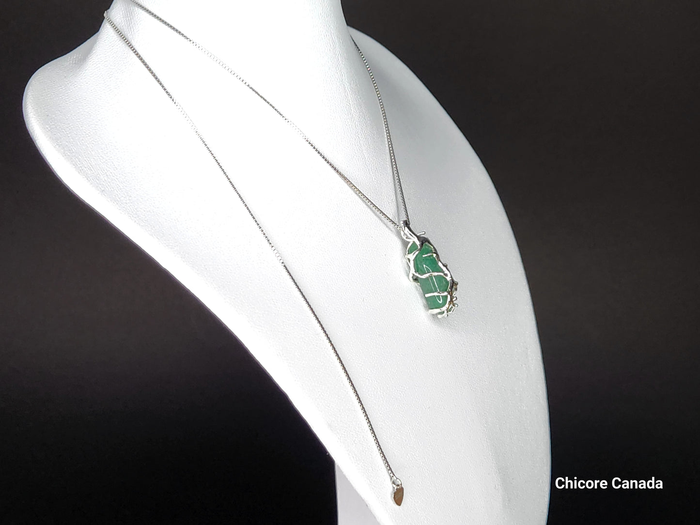 Pendentif en jade naturel fait main chic avec collier à longueur réglable