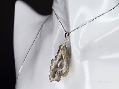 Agate Geode Slice Pendant – Shine Bright with Natural Crystal Sparkle