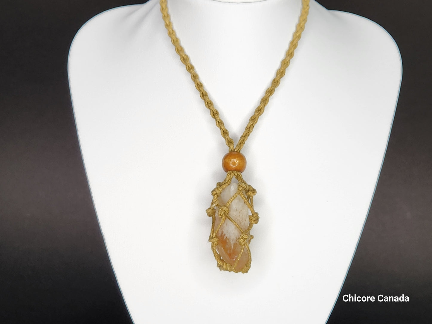 Collier Boho en citrine brésilienne brute fait main dans une élégante cage en corde à longueur réglable