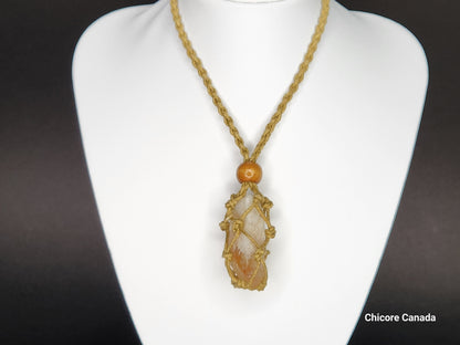 Collier Boho en citrine brésilienne brute fait main dans une élégante cage en corde à longueur réglable
