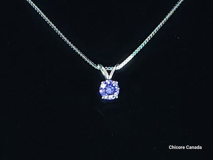 Collier luxueux avec pendentif en oxyde de zirconium violet et chaîne réglable