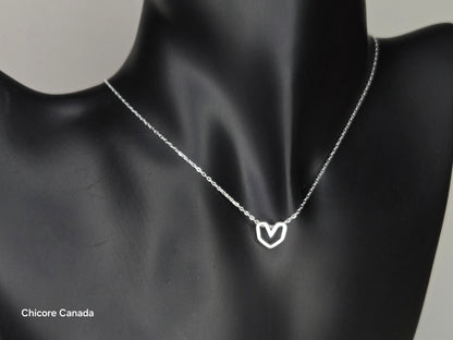 Pendentif exquis en forme de cœur en argent avec chaîne réglable – une touche délicate de sophistication