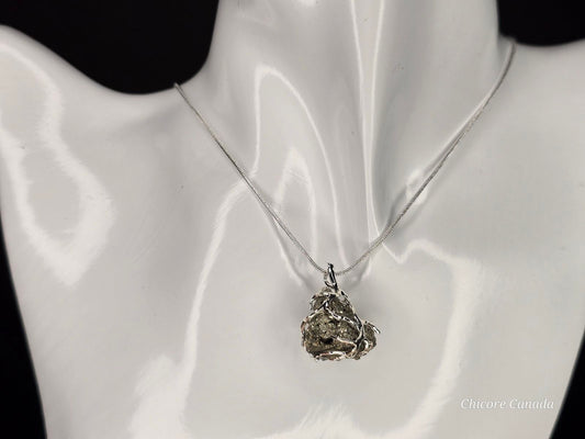 Collier pendentif en pyrite exquis fait à la main - Une élégance luxueuse dans chaque détail