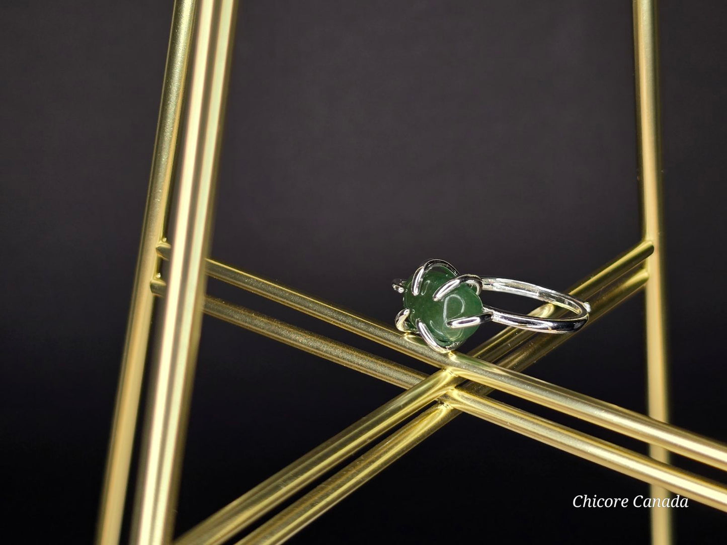 Bague délicate ajustable en jade vert
