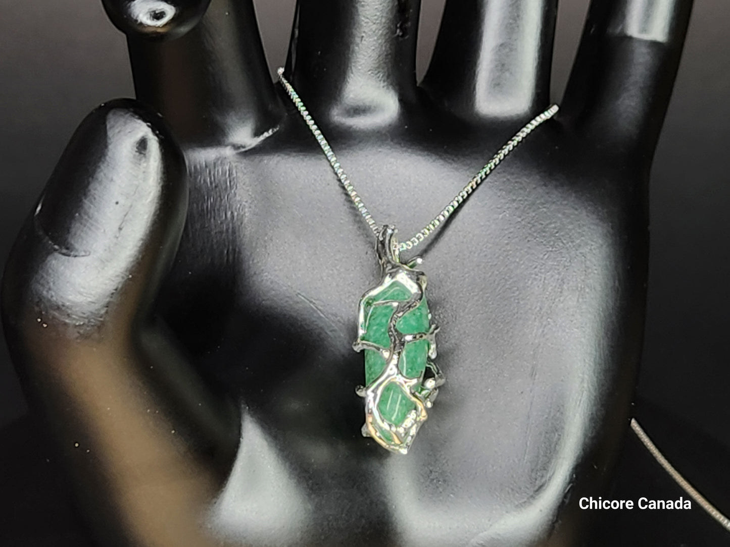Pendentif en jade naturel fait main chic avec collier à longueur réglable