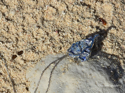 Magnifique collier avec pendentif en lapis-lazuli : un ajout unique à votre collection de bijoux