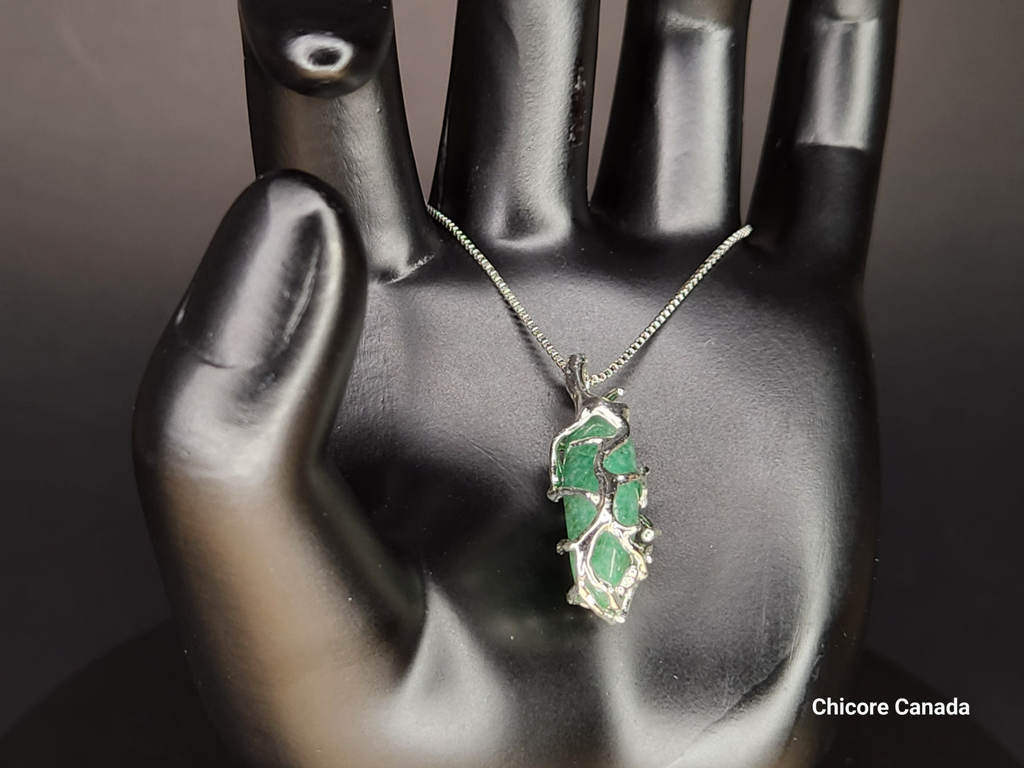 Pendentif en jade naturel fait main chic avec collier à longueur réglable