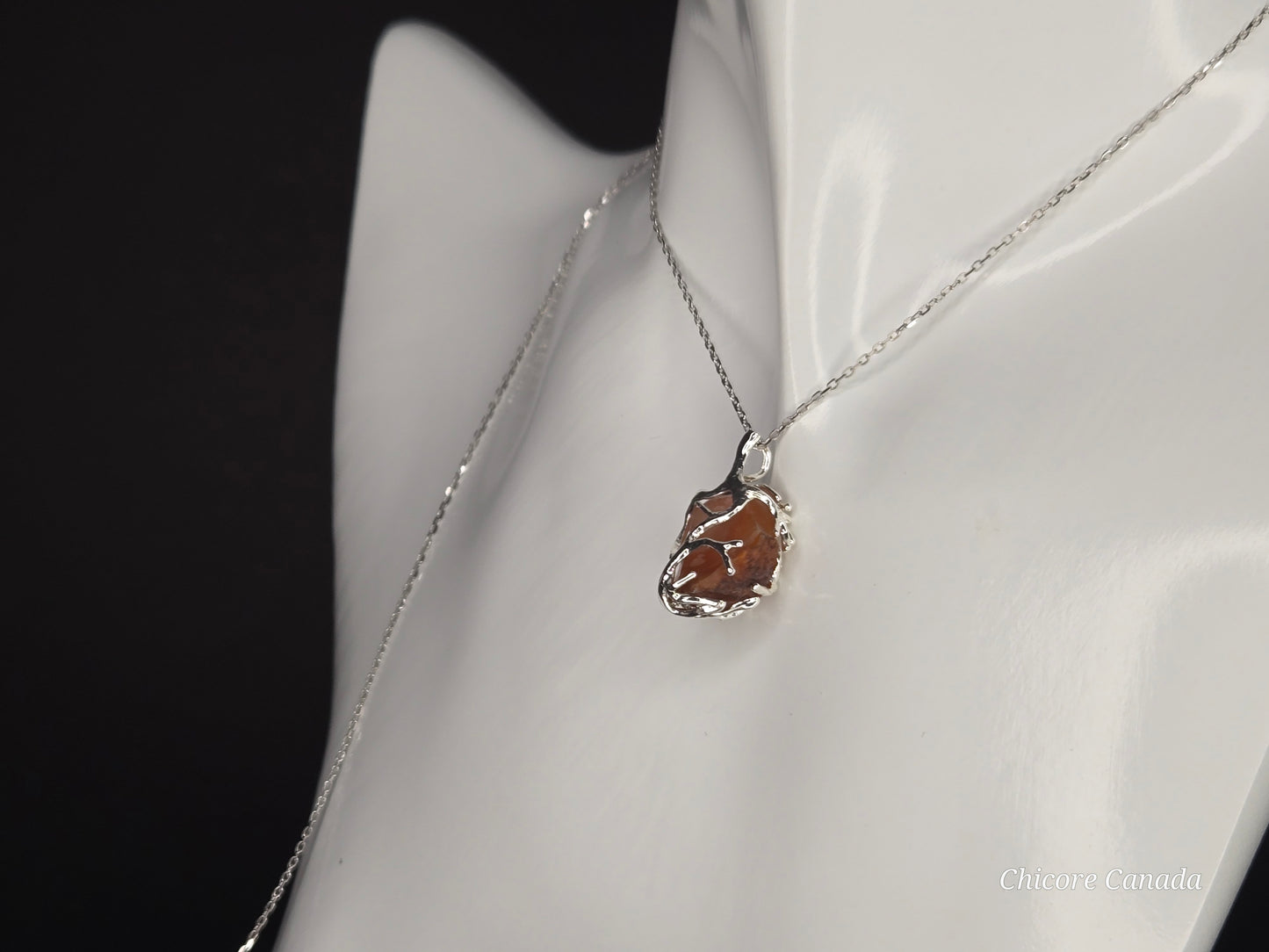 Red Carnelian Pendant – Symbol of Passion & Positivity