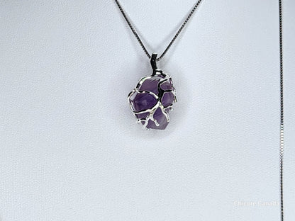 Pendentif exquis en améthyste brute naturelle fait à la main avec collier réglable