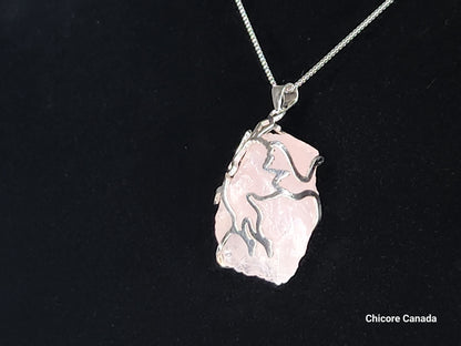 Pendentif Cupidon artisanal en argent sterling 925 avec cristal de quartz rose et collier réglable – Une touche d'élégance romantique intemporelle