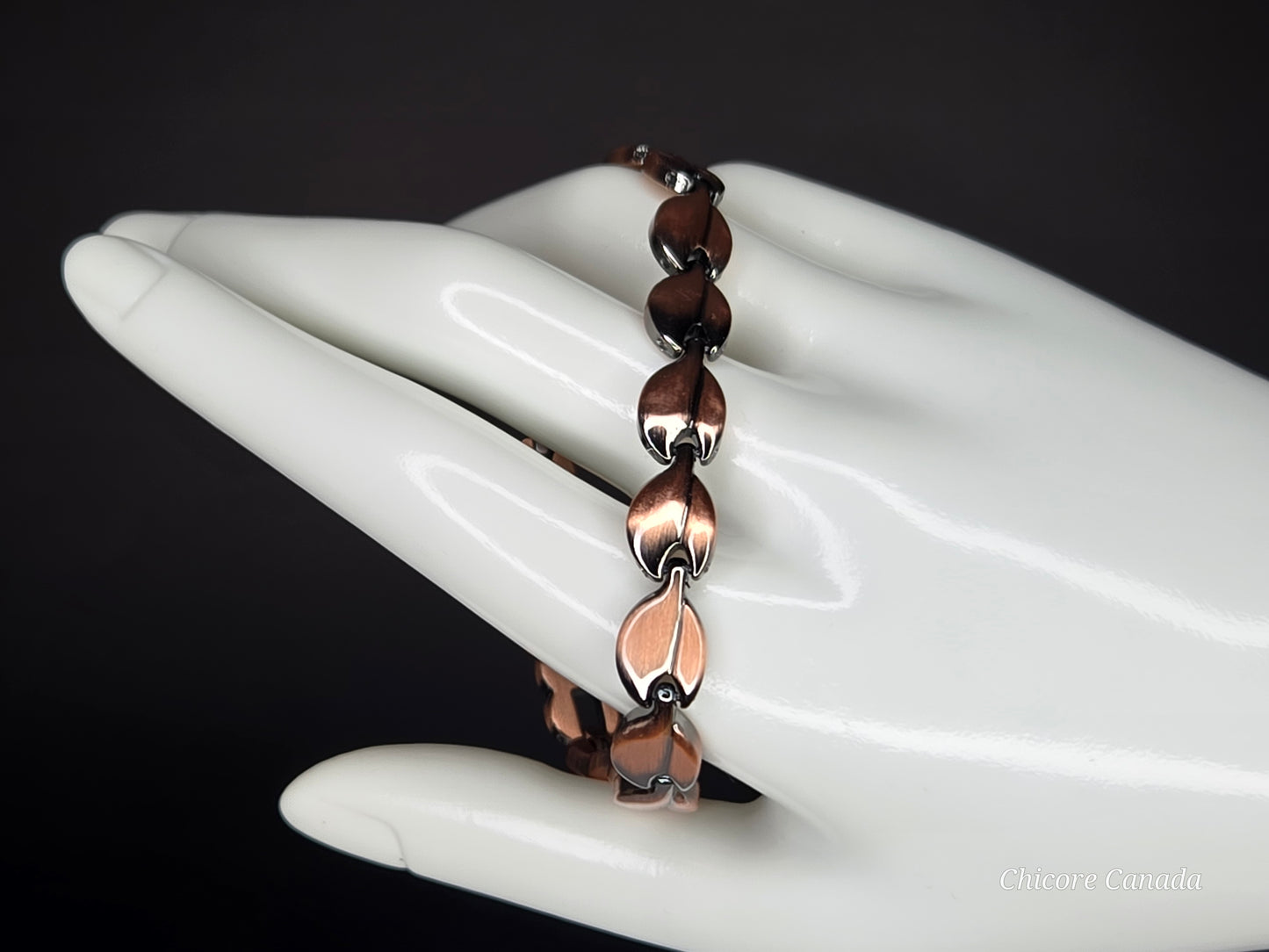 Adjustable Magnetic Copper Bracelet with 16 Magnets - Sleek Unisex Design