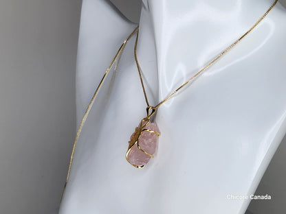 Wisiorek Eternal Love z różowego kwarcu ze srebra próby 925 – romantyczny symbol ponadczasowej elegancji