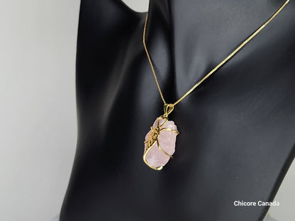 Wisiorek Eternal Love z różowego kwarcu ze srebra próby 925 – romantyczny symbol ponadczasowej elegancji