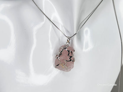 Pendentif Cupidon artisanal en argent sterling 925 avec cristal de quartz rose et collier réglable – Une touche d'élégance romantique intemporelle