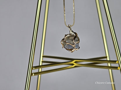 Collier élégant avec pendentif en pierre de lune naturelle fait à la main - Design sophistiqué