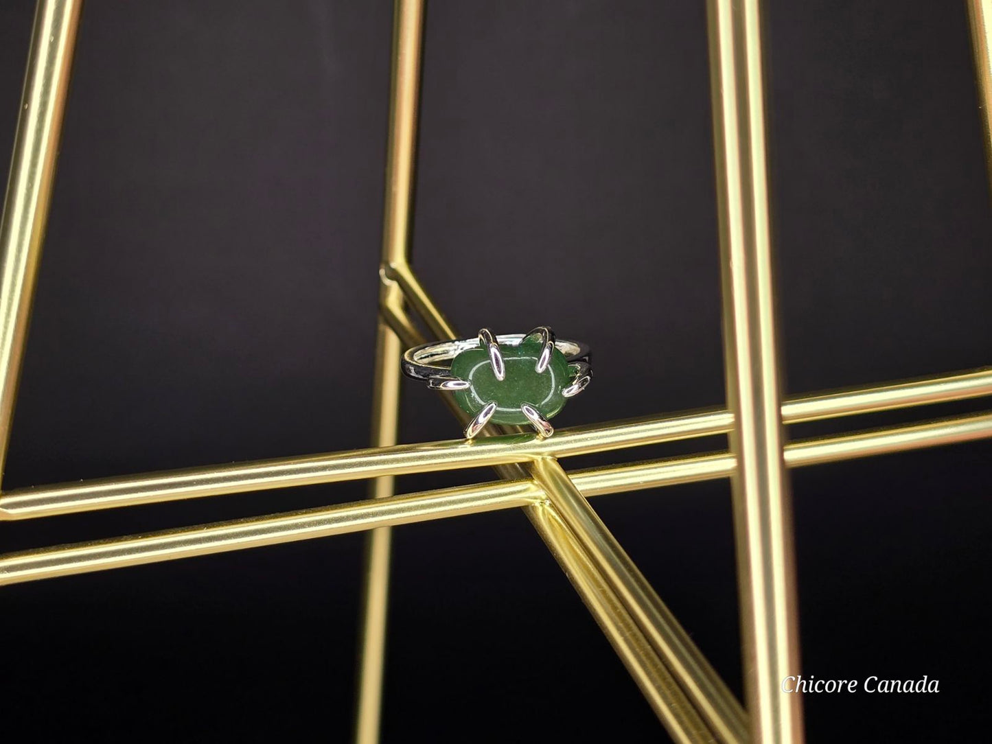 Bague délicate ajustable en jade vert