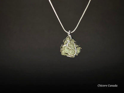 Collier pendentif en pyrite exquis fait à la main - Une élégance luxueuse dans chaque détail
