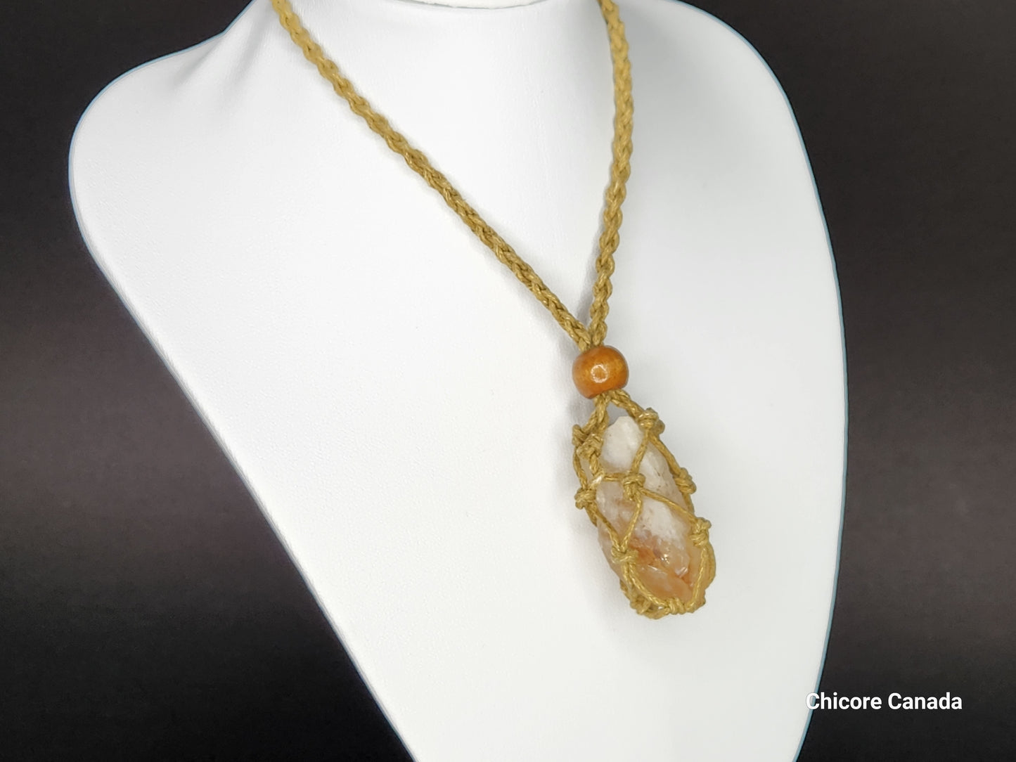 Collier Boho en citrine brésilienne brute fait main dans une élégante cage en corde à longueur réglable