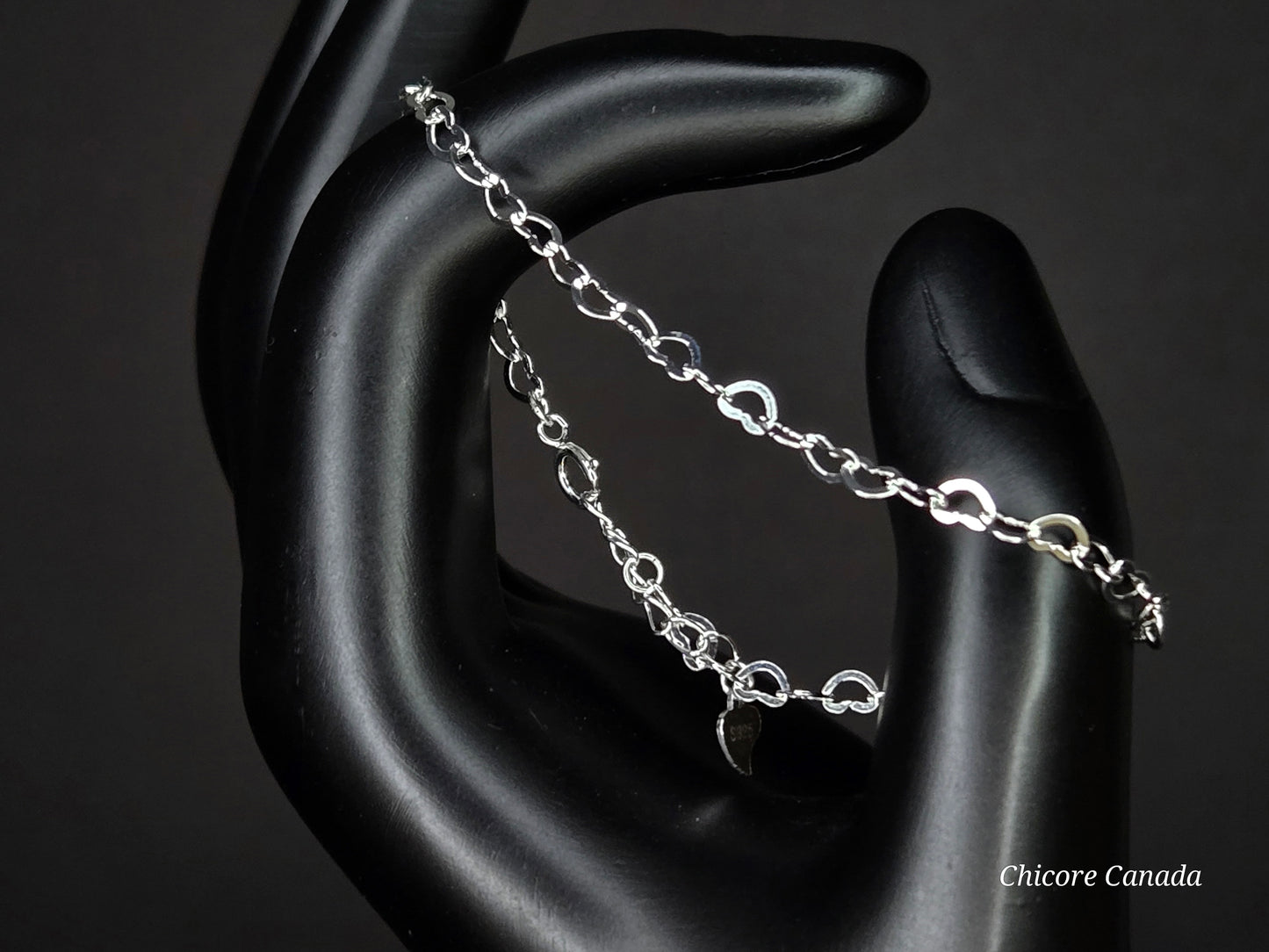 Elegant Heart Link Bracelet – A Timeless Symbol of Love