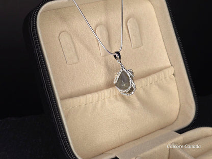 Collier pendentif en pierre de lune naturelle fait main exquis – une touche d’élégance intemporelle