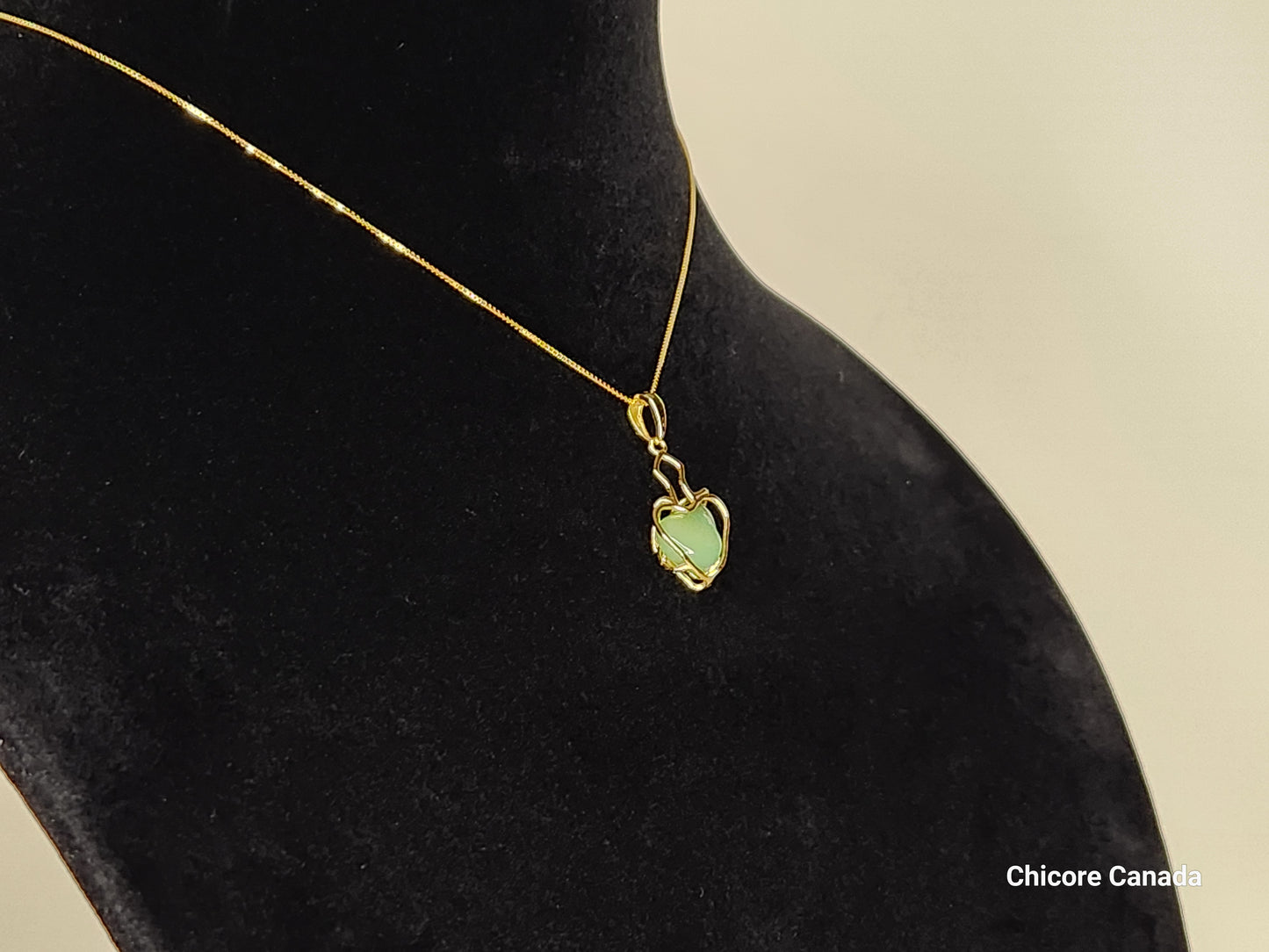 Pendentif délicat en argent sterling 925 en forme de cœur avec jade naturel et collier réglable