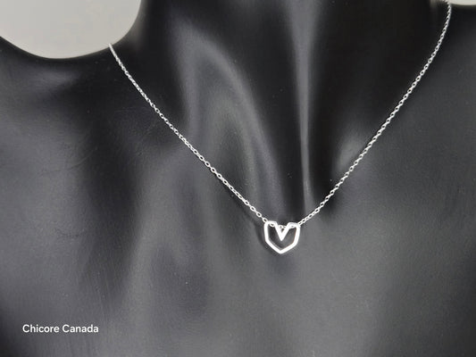 Pendentif exquis en forme de cœur en argent avec chaîne réglable – une touche délicate de sophistication