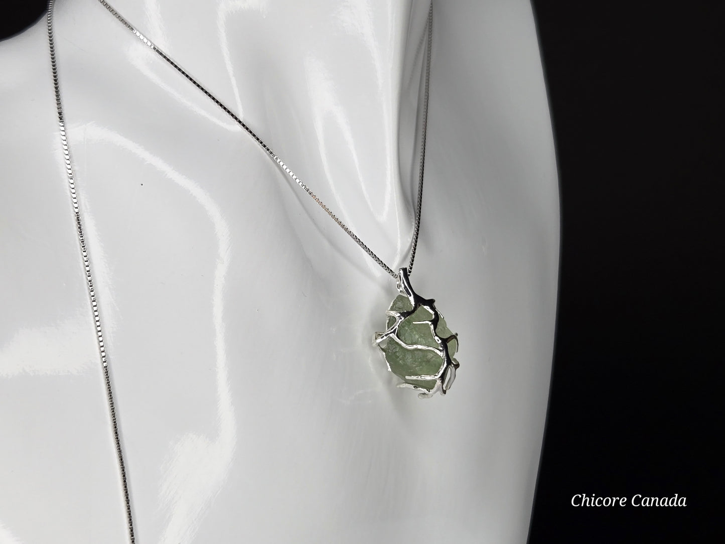 Sophisticated Handmade Natural Raw Green Fluorite Pendant Necklace – Exquisite Artisan Design