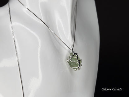 Sophisticated Handmade Natural Raw Green Fluorite Pendant Necklace – Exquisite Artisan Design