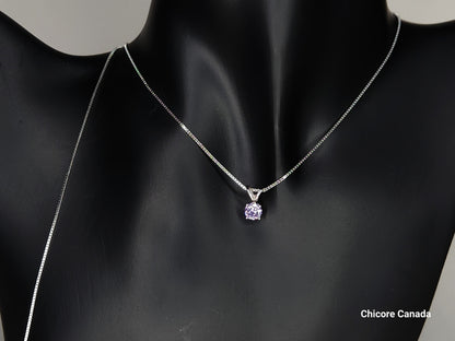 Collier luxueux avec pendentif en oxyde de zirconium violet et chaîne réglable
