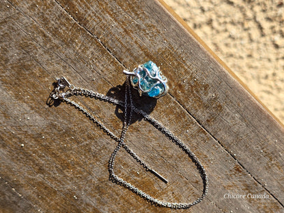 Pendentif en apatite bleue avec collier ajustable : croissance personnelle et expression de soi