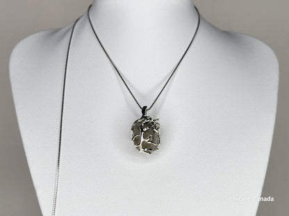 Pendentif en pierre de lune naturelle fait à la main avec collier réglable – Design élégant et intemporel