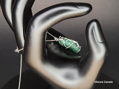 Pendentif en jade naturel fait main chic avec collier à longueur réglable