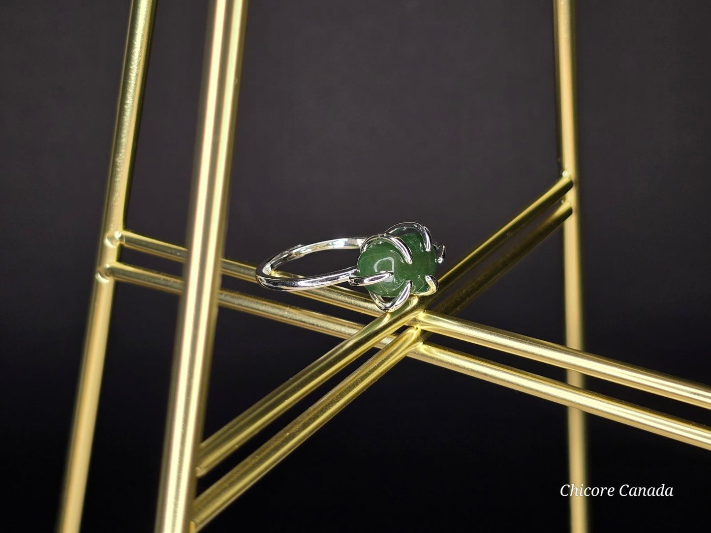 Bague délicate ajustable en jade vert