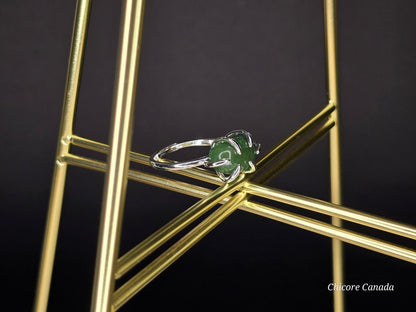 Bague délicate ajustable en jade vert