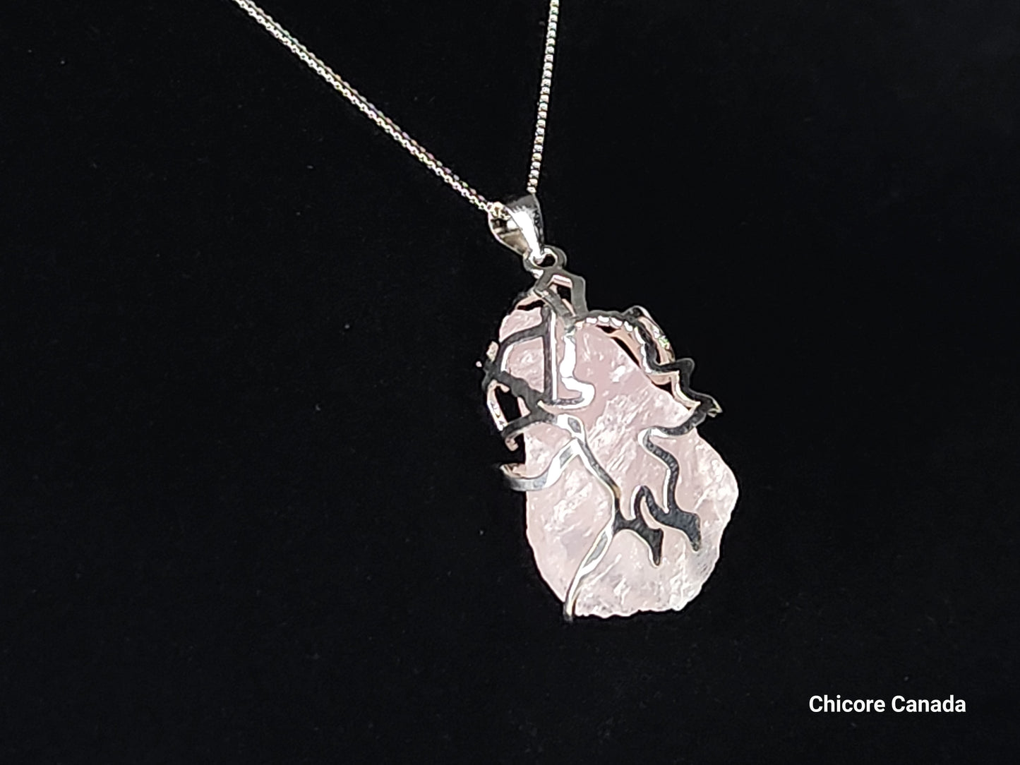 Pendentif Cupidon artisanal en argent sterling 925 avec cristal de quartz rose et collier réglable – Une touche d'élégance romantique intemporelle