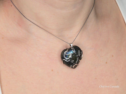 Elegant Heart-Shaped Labradorite Pendant in 925 Sterling Silver with Adjustable Necklace – Handcrafted and Naturally Radiant