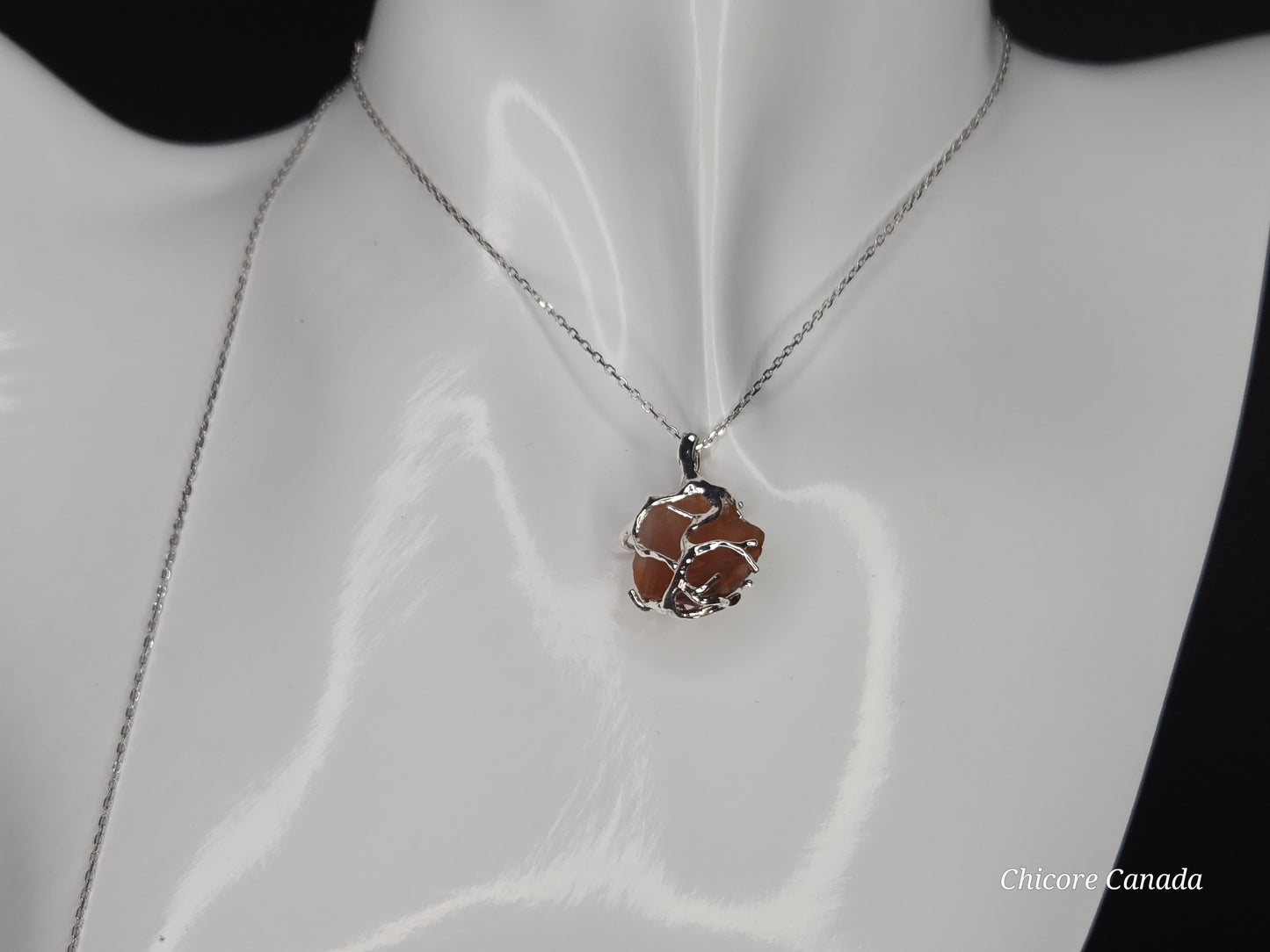 Red Carnelian Pendant – Symbol of Passion & Positivity